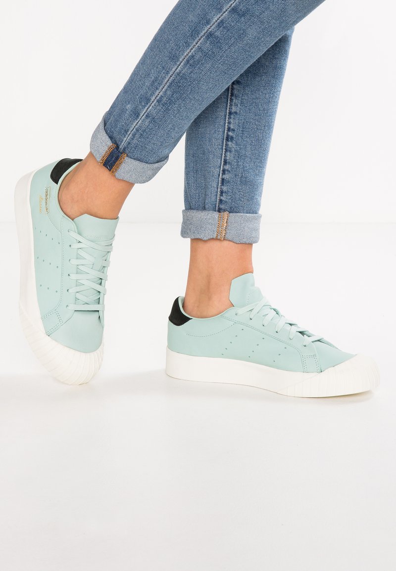 adidas originals everyn