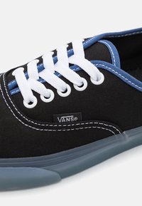 Vans AUTHENTIC - Sneakers basse - black/blue