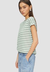 QS - T-shirt z nadrukiem