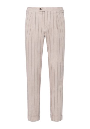 Pantaloni a righe beige realizzati in tessuto leggero. Presentano una vita aderente, doppie pince e un orlo con risvolto. Chiusura con bottone singolo.