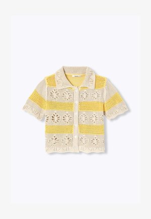 Cardigan court en crochet avec des rayures en dentelle florale jaune et beige, fermeture à boutons sur le devant et col pointu.