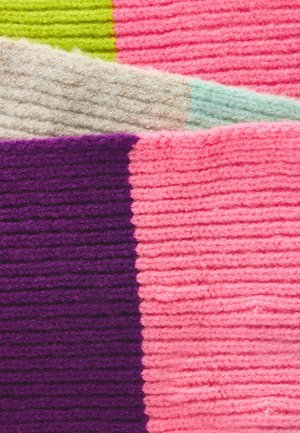 Stricktextil in Abschnitten von leuchtendem Pink, Lila, Hellgrün, Creme und Mint. Besitzt eine gerippte Textur mit Farbvariationen.