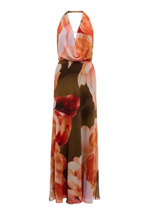 Robe maxi sans manches à col licou avec un grand imprimé floral orange et rouge sur fond sombre, dotée d'un décolleté drapé.