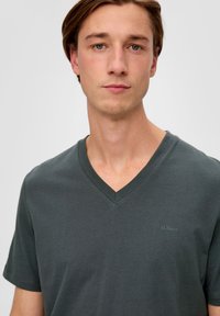 s.Oliver T-Shirt basic - dunkelgrau