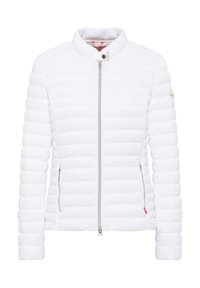 Vit puffjacka med ståkrage, horisontell quiltad design, dragkedja fram och två sidofickor, med silverfärgade detaljer.