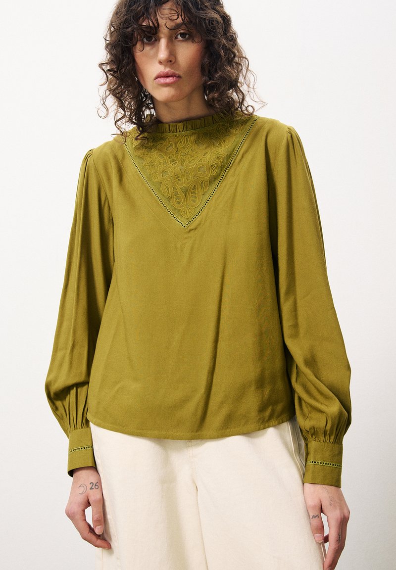 FRNCH LISENN - Blouse - olive
