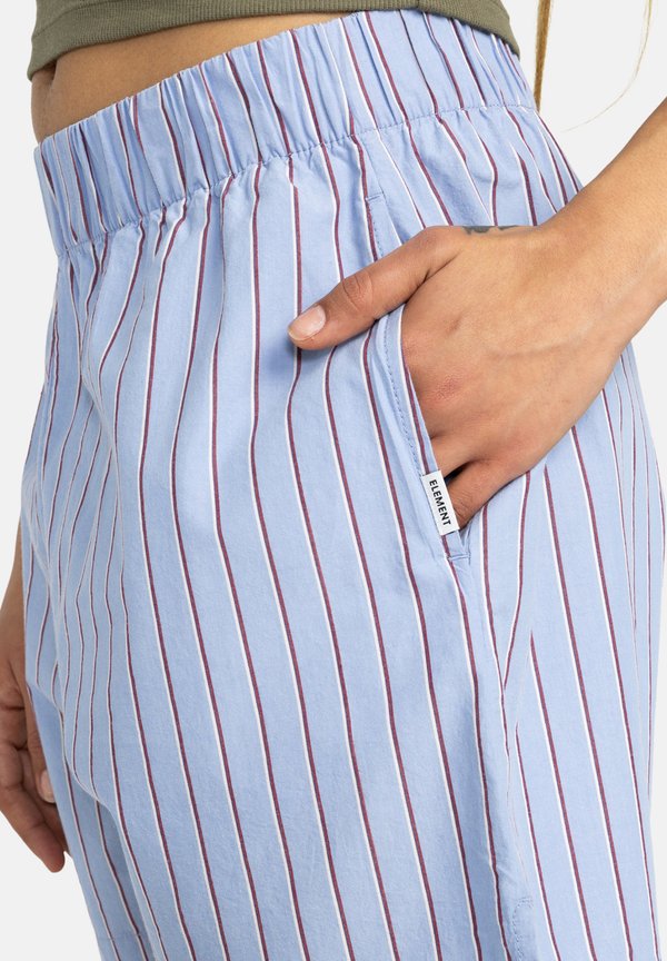 CHILLIN - Shorts - bgn4