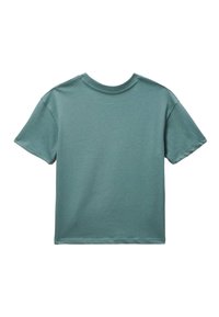 T-shirt en coton à manches courtes de couleur bleu-vert atténué. Col rond, coupe décontractée et ourlets double couture aux manches et en bas.