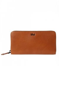 Portafoglio in pelle marrone con texture liscia, chiusura con zip e accentuazione nera del logo. Forma rettangolare, progettata per la funzionalità.
