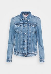 Ljusblå denimjacka med långa ärmar, framfickor, silverknappar och en klassisk krage. Fadad textur med synliga sömdetaljer.