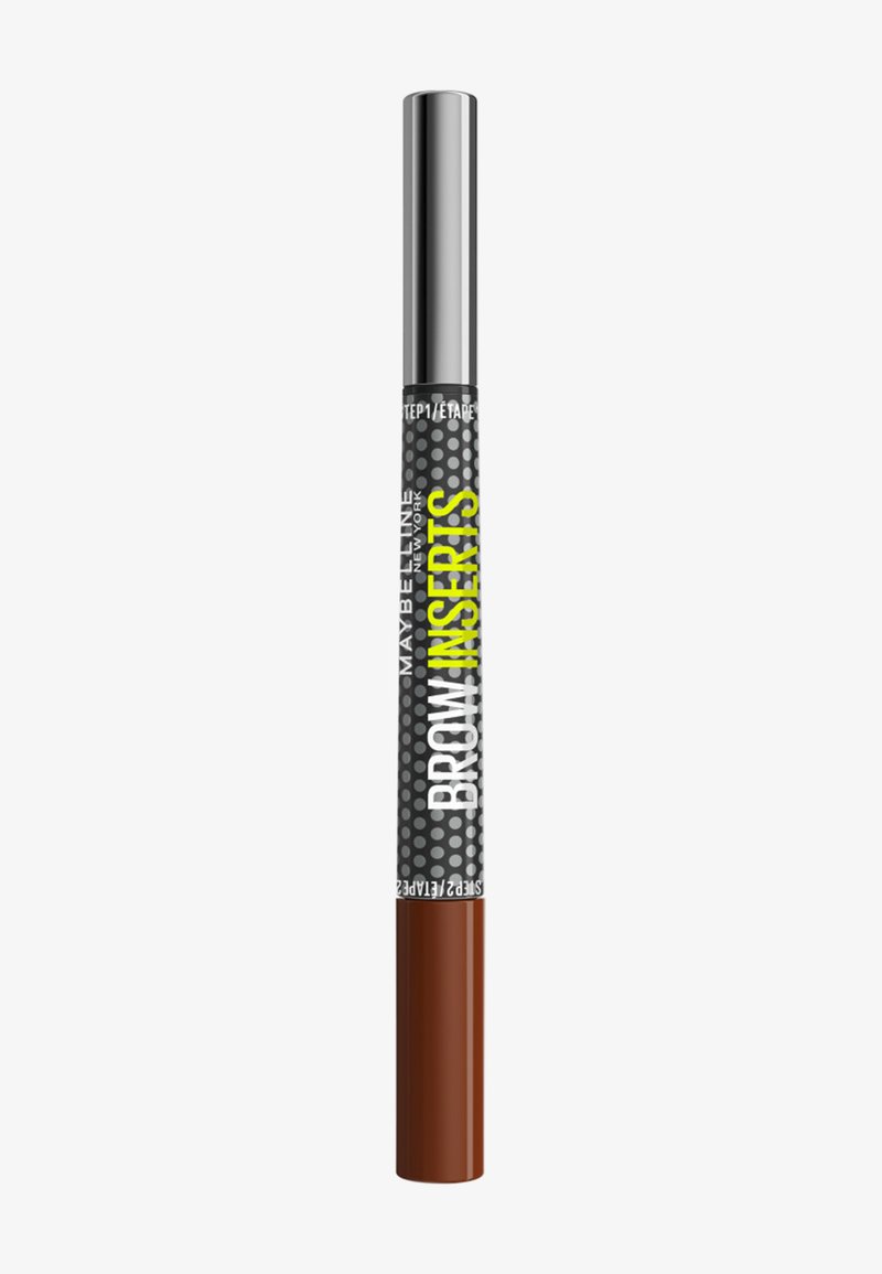 Crayon à sourcils double embout Maybelline Brow Inserts avec pointe marron foncé et corps noir à pois gris, avec texte jaune et blanc.