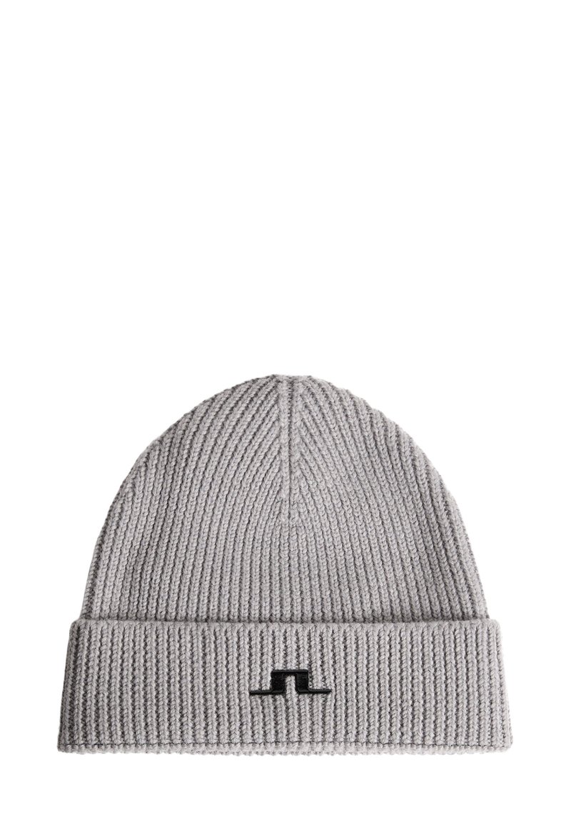 Grå stickad mössa med ribbad textur, nedvikt kant och en liten svart logotypdetalj fram. Mjuk och varm material.