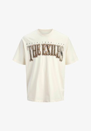 T-shirt bianca sporca a maniche corte con grande testo in stile vintage "THE EXILES" sul petto e piccolo testo "WORLD TOUR 1989" sopra.