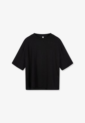 Czarna koszulka z krótkim rękawem, wykonana z miękkiego materiału, o luźnym kroju, okrągłym dekolcie i minimalistycznym wzornictwie bez wzorów czy akcentów.