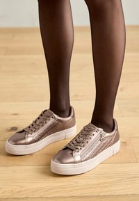 Unselected, taupe