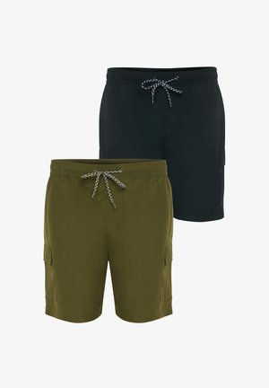 Dwie pary spodenek, jedne czarne i jedne oliwkowe, wykonane z miękkiego materiału, z elastycznym pasem i bocznymi kieszeniami.