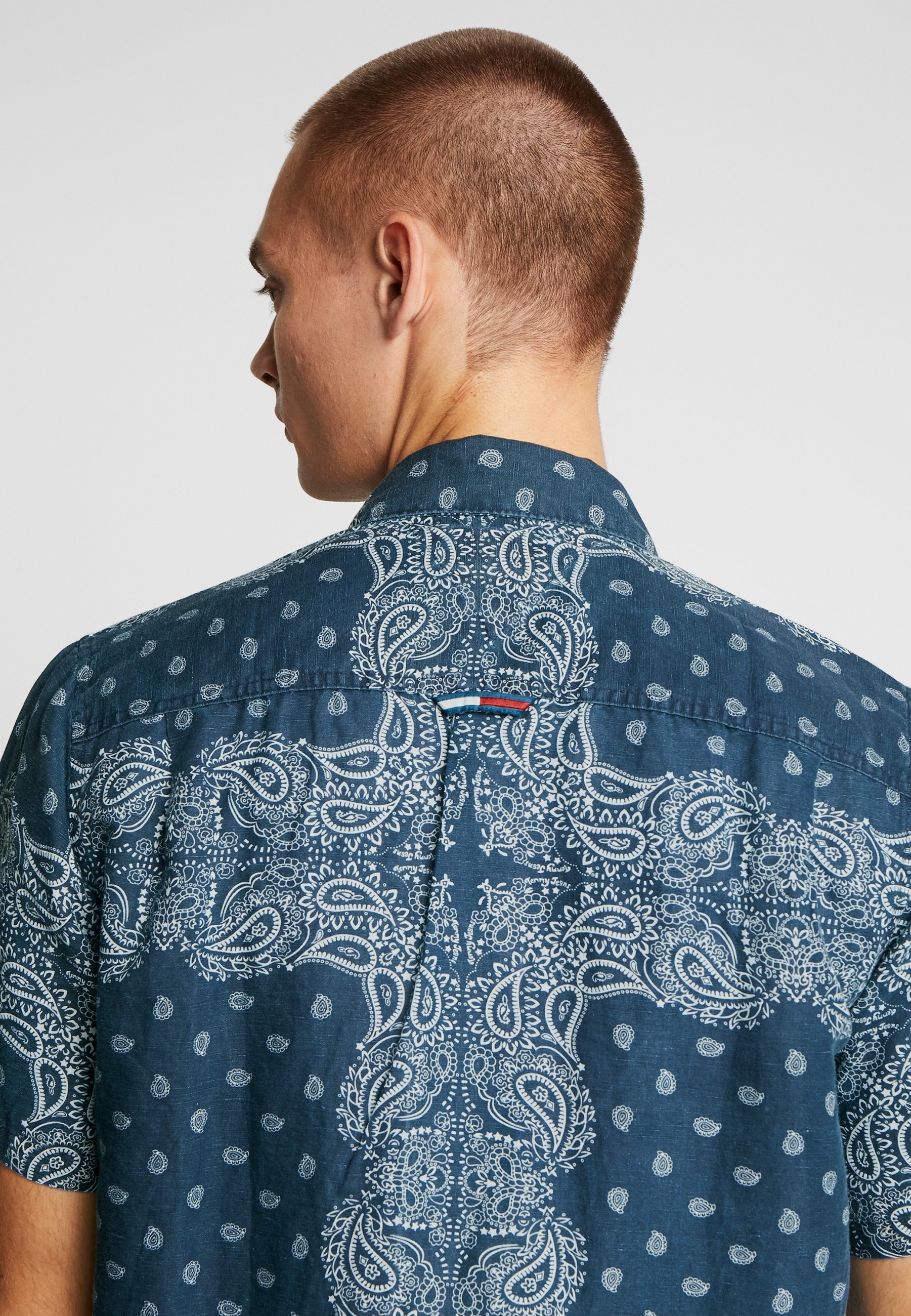 Tommy Jeans BANDANA PRINT SHIRT - Shirt 