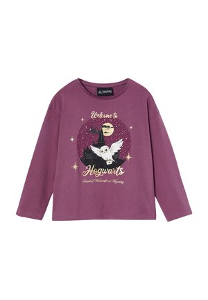 Lila Langarm-T-Shirt mit einem Aufdruck, der eine Eule, die Silhouette eines Schlosses und den Text "Willkommen in Hogwarts" zeigt.