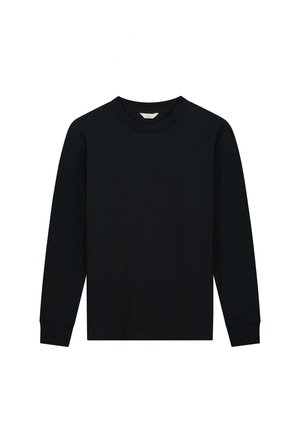 Tricou negru cu mânecă lungă, realizat din bumbac moale, cu guler rotund și manșete ribbate, având o textură uniformă și netedă pe toată suprafața.