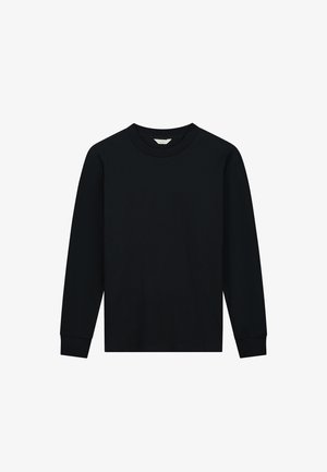 Tricou negru cu mânecă lungă, realizat din bumbac moale, cu guler rotund și manșete ribbate, având o textură uniformă și netedă pe toată suprafața.