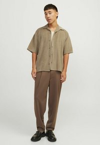 Jack & Jones PREMIUM EINFARBIG - Camicia - timber wolf