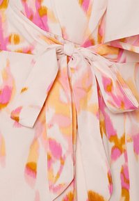 ONLY MATERNITY OLMELEANOR LIFE WRAP ANKLE DRESS - Vestido de dia - silver peony