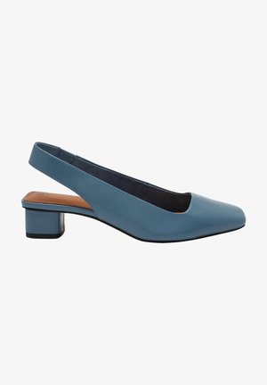 Niebieski skórzany but typu slingback z niskim obcasem typu blok, zamkniętym kwadratowym noskiem i beżową miękką wkładką.