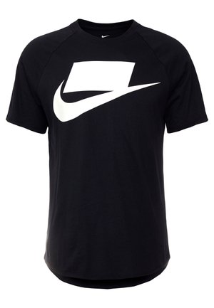 Schwarzes Baumwoll-T-Shirt mit kurzen Ärmeln, das ein auffälliges weißes Nike-Logo auf der Vorderseite und einen abgerundeten Saum hat.