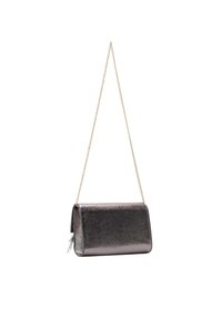 Metallic grå clutch taske med et struktureret design, tekstureret overflade og en guld kædedyse. Har en minimalistisk, rektangulær form.