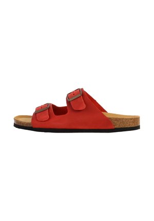Sandalina scivolosa in suede rosso con due fibbie regolabili, plantare in sughero e suola in gomma nera, caratterizzata da un design open-toe e forma minimalista.