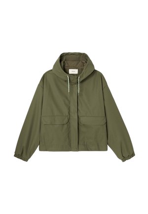 Veste à capuche vert olive avec boutons-pression à l'avant, deux poches à rabat, capuche à cordon de serrage et poignets élastiqués.