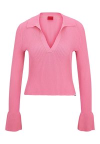 Roze geribbelde langemmouwen trui met een V-hals en uitlopende mouwen, voorzien van een contrasterende steek langs de kraag en een klein merkembleem aan de zijkant.