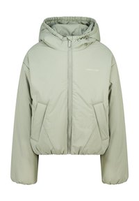 Giacca a cappuccio tagliata in tessuto verde chiaro. Presenta una cerniera frontale, polsini elasticizzati e due tasche laterali con aperture angolari.