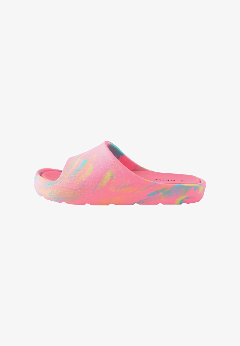 Scarpa tipo zoccolo slip-on con base rosa e vortici pastello multicolori, caratterizzata da punta chiusa e suola testurizzata.