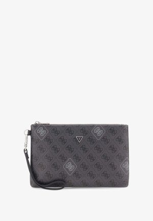 Pochette da polso rettangolare grigio scuro con motivo a logo nero ripetuto, cerniera argento, piccola targhetta triangolare con logo e cinturino da polso staccabile.