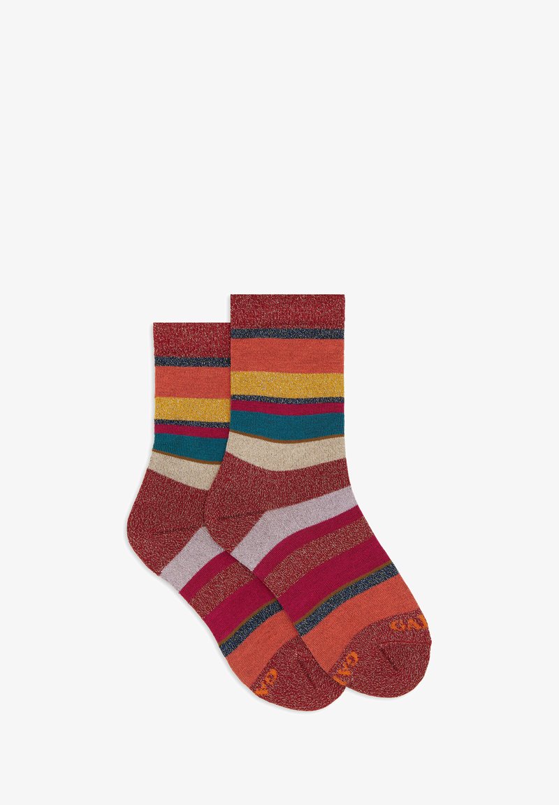 Gestreifte Socken in Rot-, Blau-, Orange- und Gelbtönen. Sie zeichnen sich durch eine Mischung aus Texturen mit glitzerndem Finish und einem abwechslungsreichen wellenförmigen Muster aus.