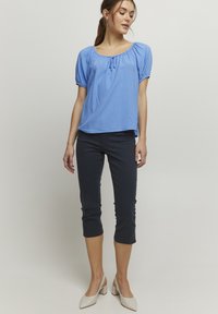 b.young BYLOLA BYLIKKE SLIT JEANS - - Šorti - copenhagen night