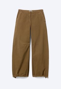 Επιλέχθηκε, brown check
