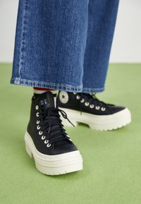 CHUCK TAYLOR ALL STAR LUGGED HEEL PLATFORM WATERPROOF - Zapatillas altas - black/egret
