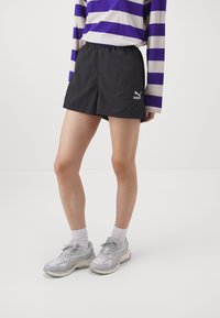 Puma CLASSICS LINE - Shorts - black