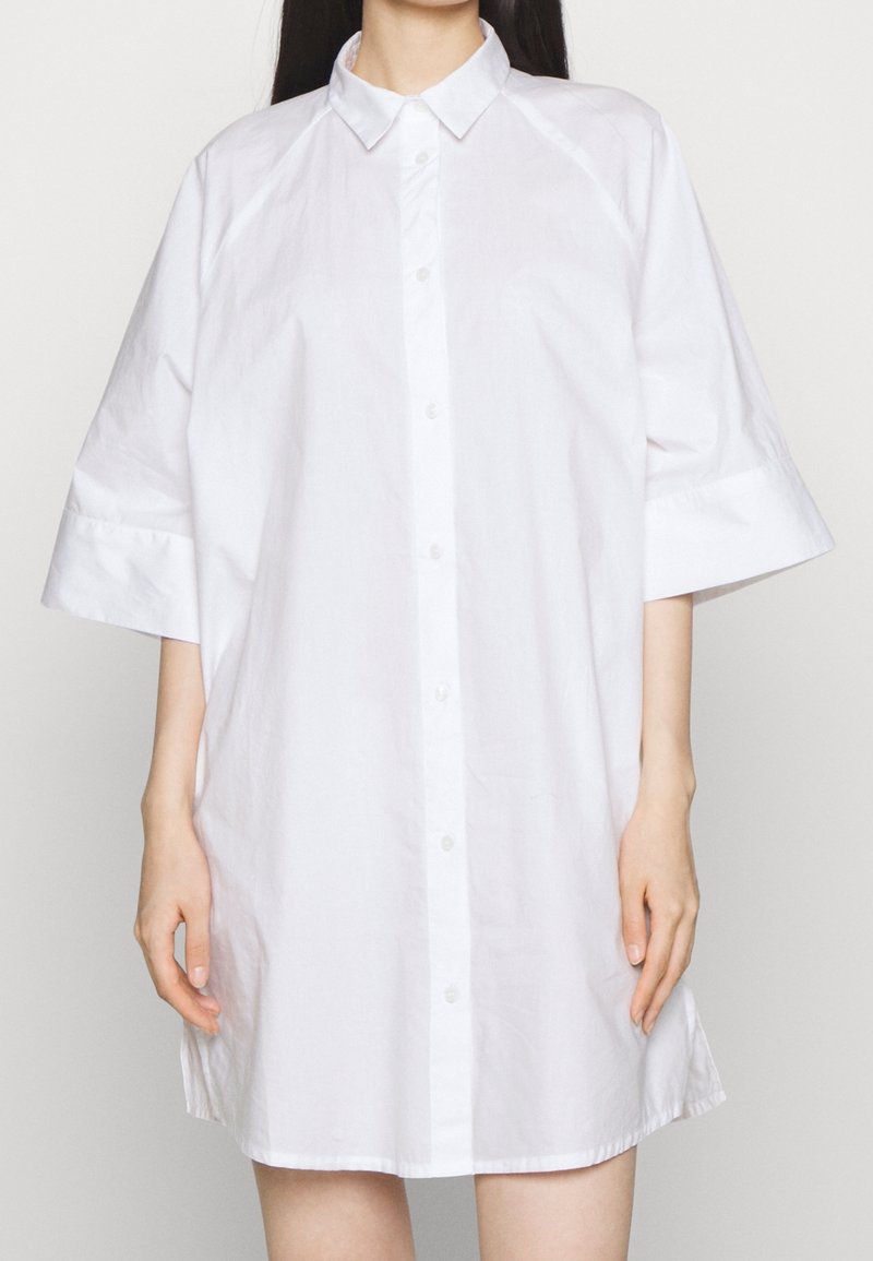 Monki Košilové šaty - white