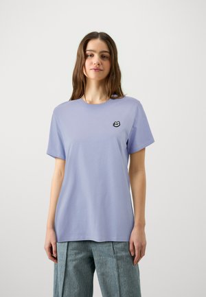 KARL LAGERFELD OVERSIZED IKON PATCH - Základné tričko - sweet lavender