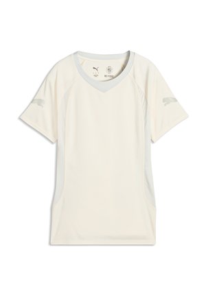 T-shirt de sport à manches courtes blanc cassé avec col en V, logos Puma sur les manches et la poitrine, et panneaux latéraux en mesh pour la ventilation.
