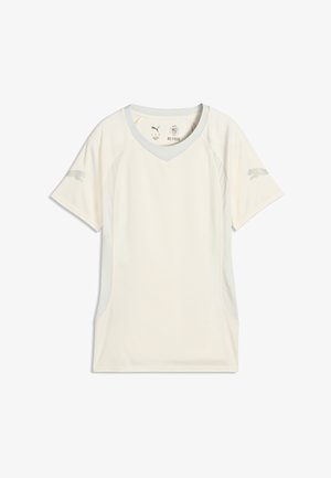 Off-white sportshirt met korte mouwen en V-hals, Puma-logo's op mouwen en borst en mesh zijpanelen voor ventilatie.