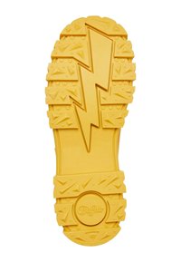 Suela de zapato de goma amarilla con un diseño de relámpago en zigzag. Patrones de agarre texturizados y un logo de marca circular en el centro.