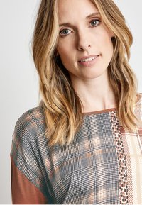 Gerry Weber Bluse - camel/ pumpkin/ schwarz