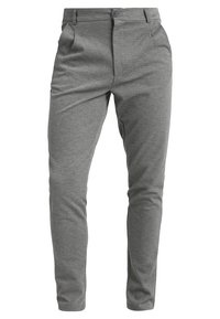 Szare dopasowane spodnie wykonane z gładkiej tkaniny, z płaskim przodem, dwoma bocznymi kieszeniami i szlufkami na pasek.