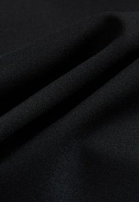 Self. REGULAR FIT  - Lühikesed püksid - black