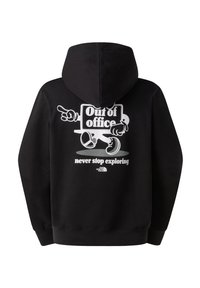 Černá mikina s kapucí se velkým bílým potiskem na zádech, zobrazující nápis "Mimo kancelář" a animovanou postavu. Měkká tkanina, pohodlný střih.
