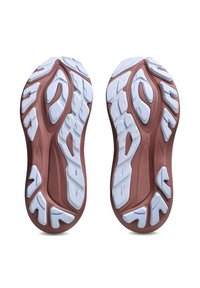 Schuhsohlen mit einer braunen Gummibasis und einem weißen, strukturierten Profil, entwickelt für Traktion und Haltbarkeit.